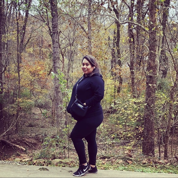 Meet your Posher, Mari - Picture 2 of 3